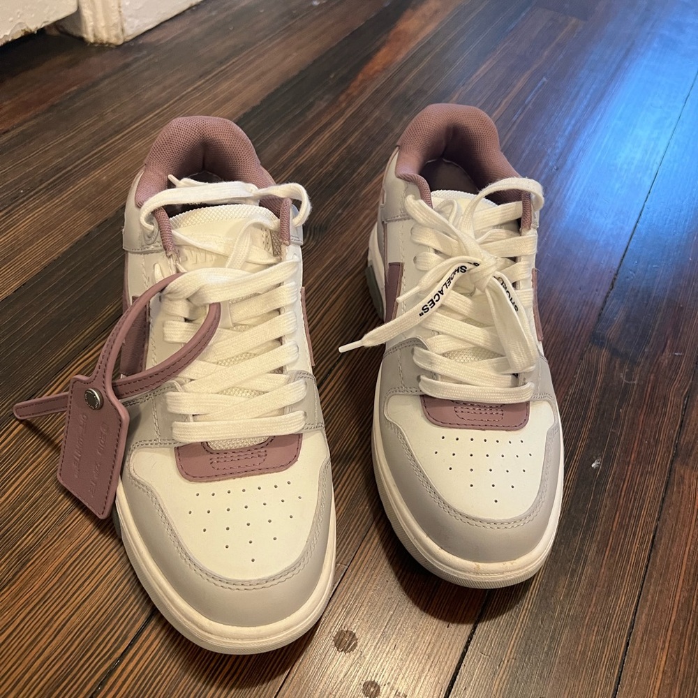 Off-White Women's Sneakers in White and Mauve